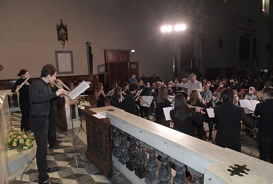 I ragazzi del liceo Passaglia durante gli interventi musicali